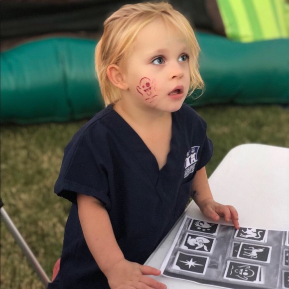 Meet your Posher, Scarlett - Picture 2 of 2